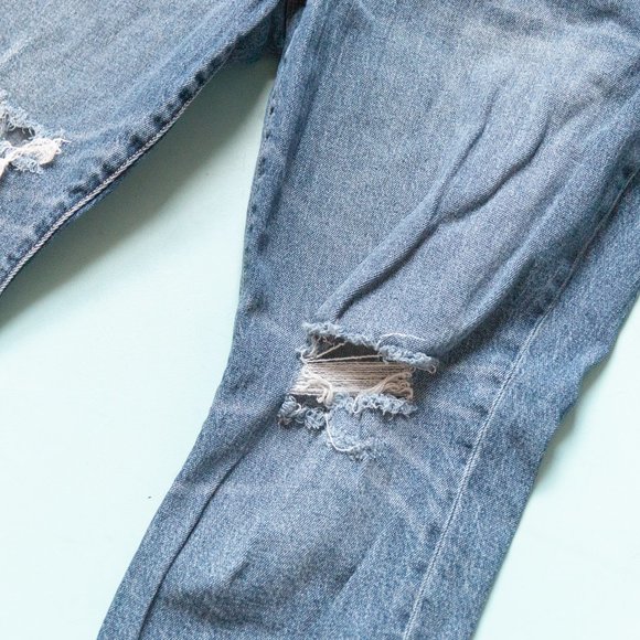 Torrid High Rise Straight Leg Busted Knee Distressed Jeans Size 18R - Picture 4 of 11